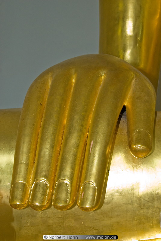 07 Golden hand of Phra Buddha Sing