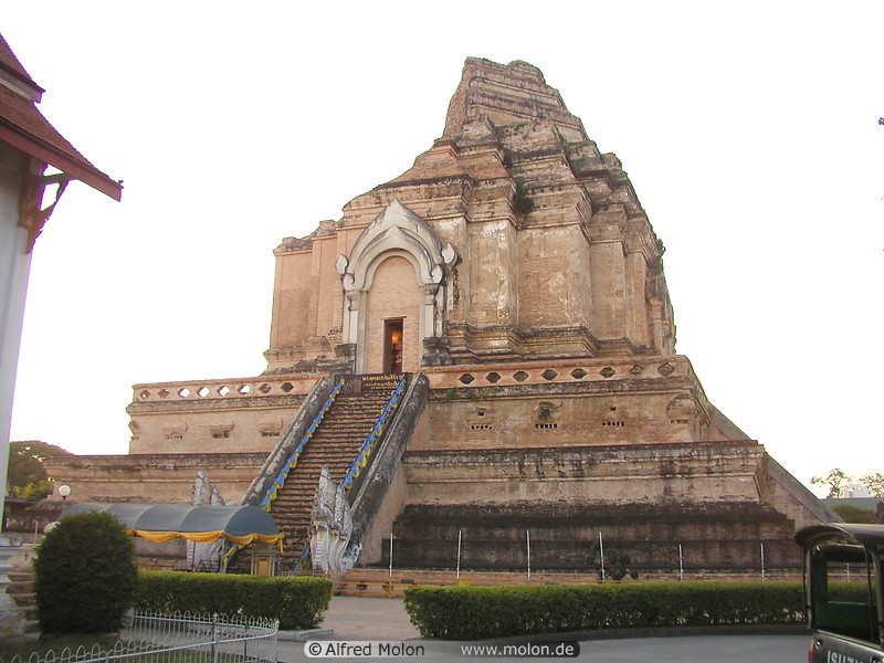 26 Wat Chedi Luang