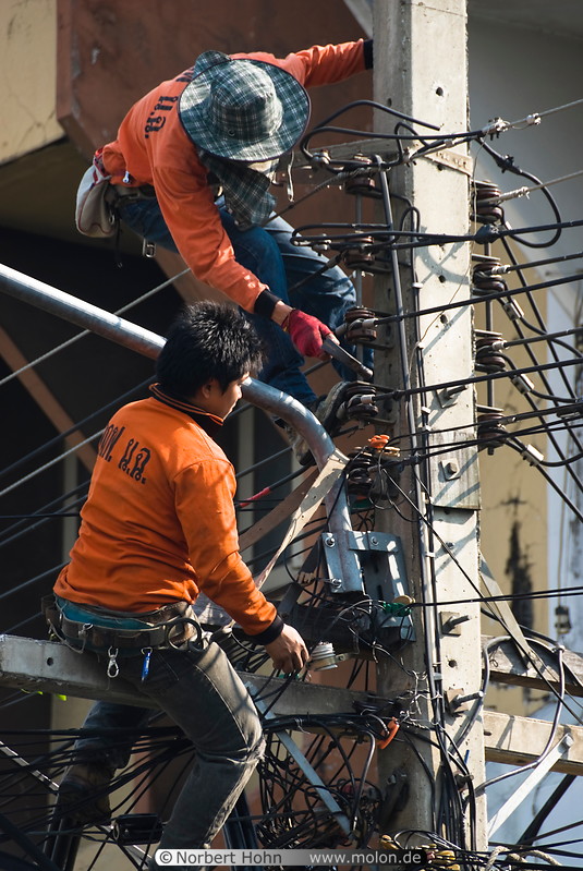 05 Electricians at work