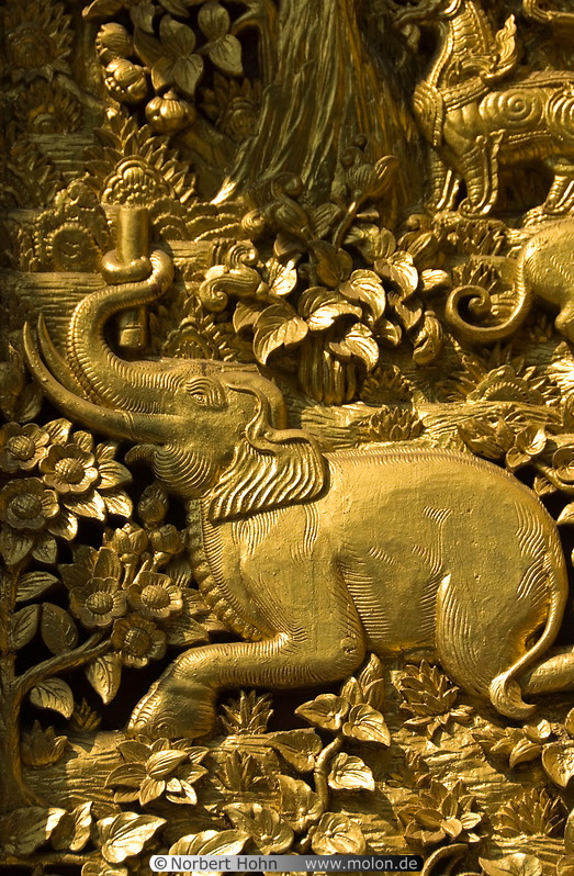 09 Golden wood carvings