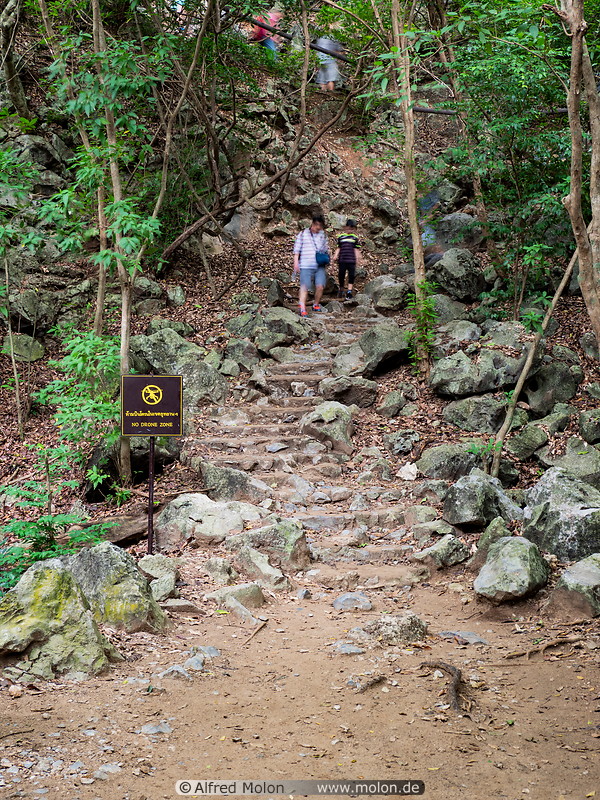 09 Trail to Phraya Nakhon cave