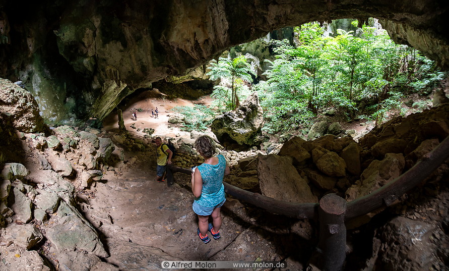 12 Tourists in Phraya Nakhon cave