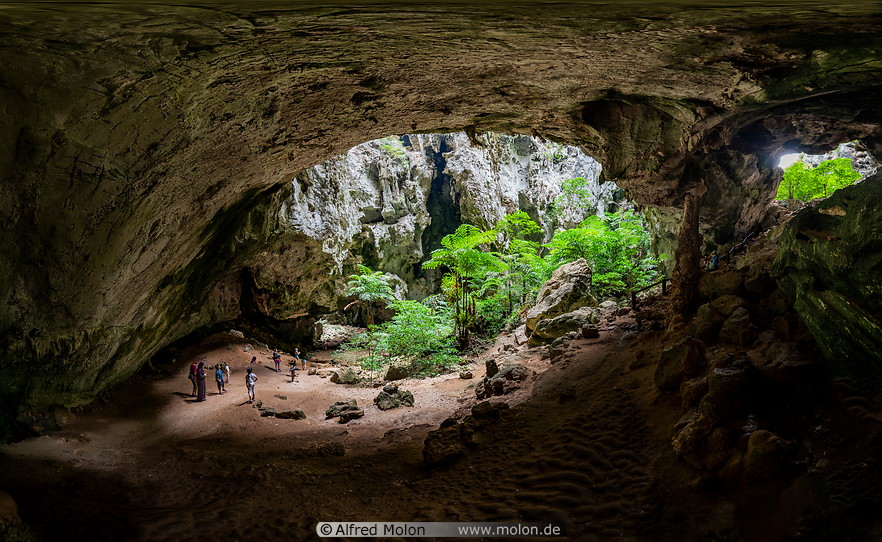14 Phraya Nakhon cave