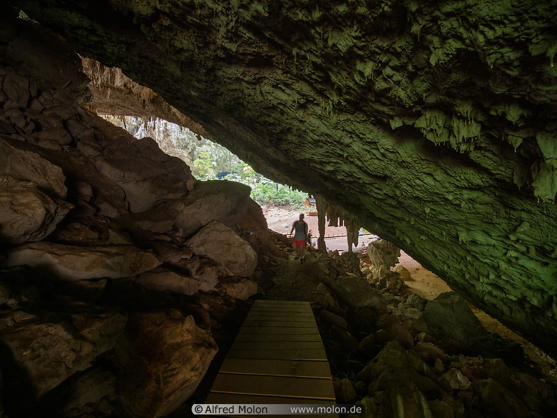 21 Phraya Nakhon cave