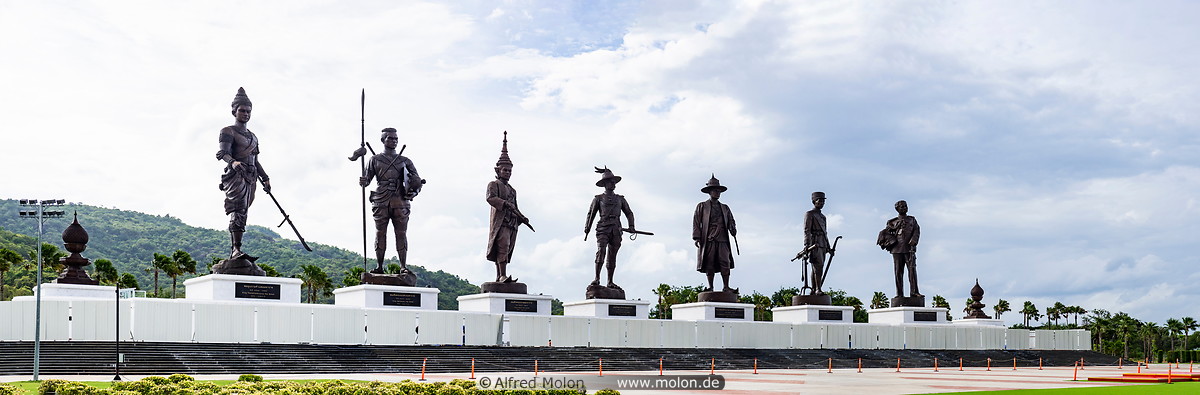 30 Rajabhakti park seven kings statues