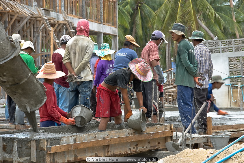 16 Construction workers in Haad Mae Haad bay
