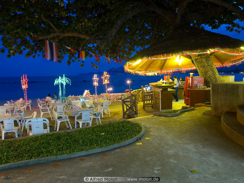 01 Beach restaurants at night