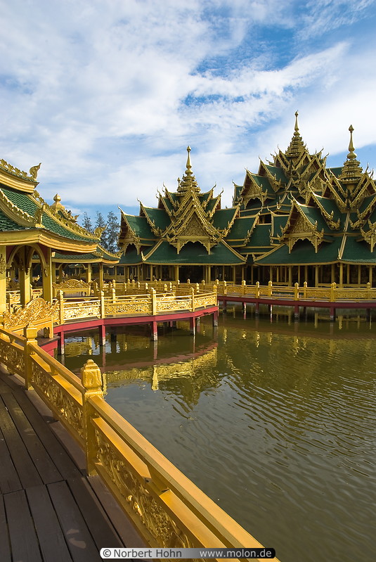23 Burmese style temples