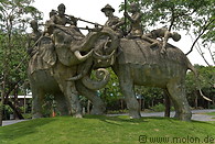 06 Statue of war elephant with soldiers