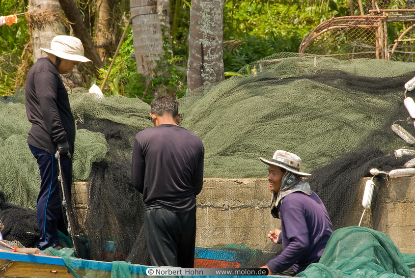 11 Fisherman at work in Baan Klong Mad