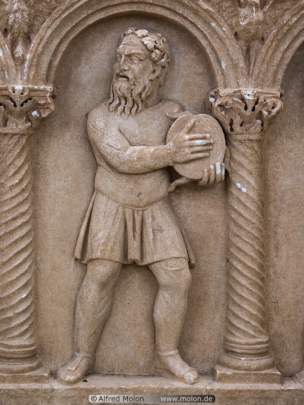 03 Sarcophagus detail