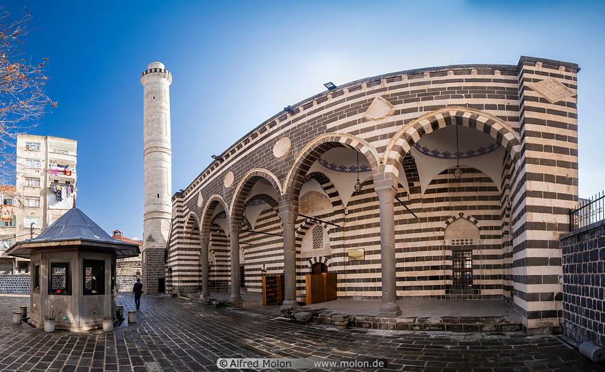 21 Parli Safa mosque