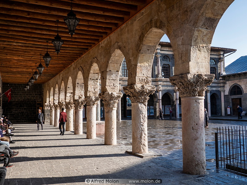 33 Great mosque colonnade