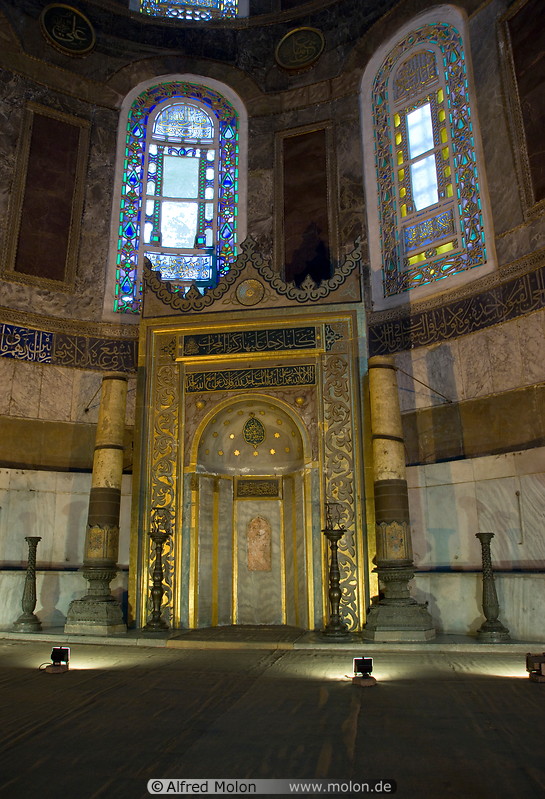 09 Mihrab in apse