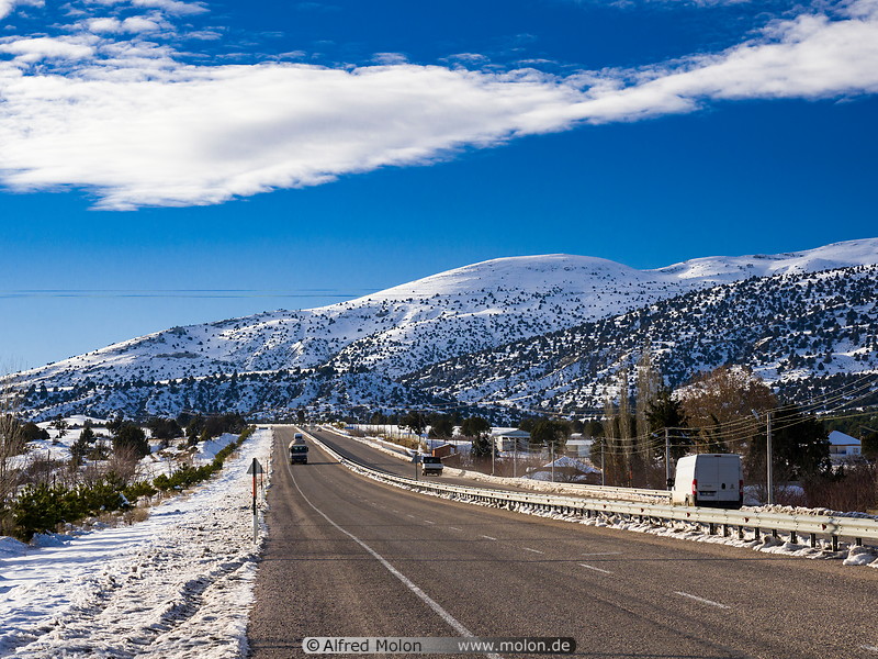 10 E87 highway in Taurus mountains