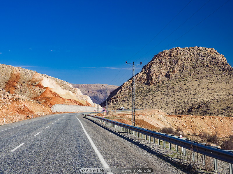 28 D955 highway to Hasankeyf