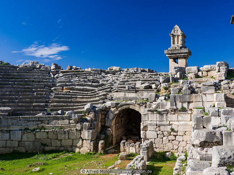 32 Theatre and pillar tomb