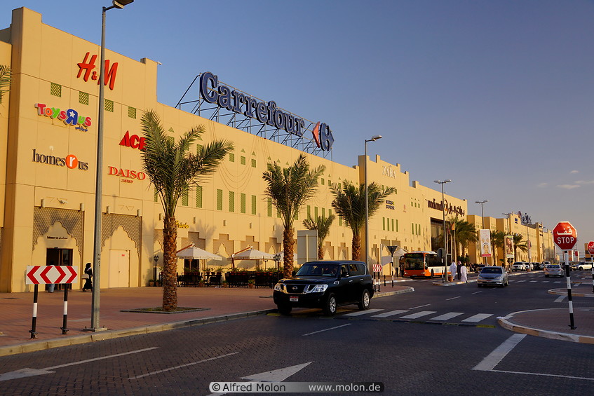 25 Al Badawi shopping mall