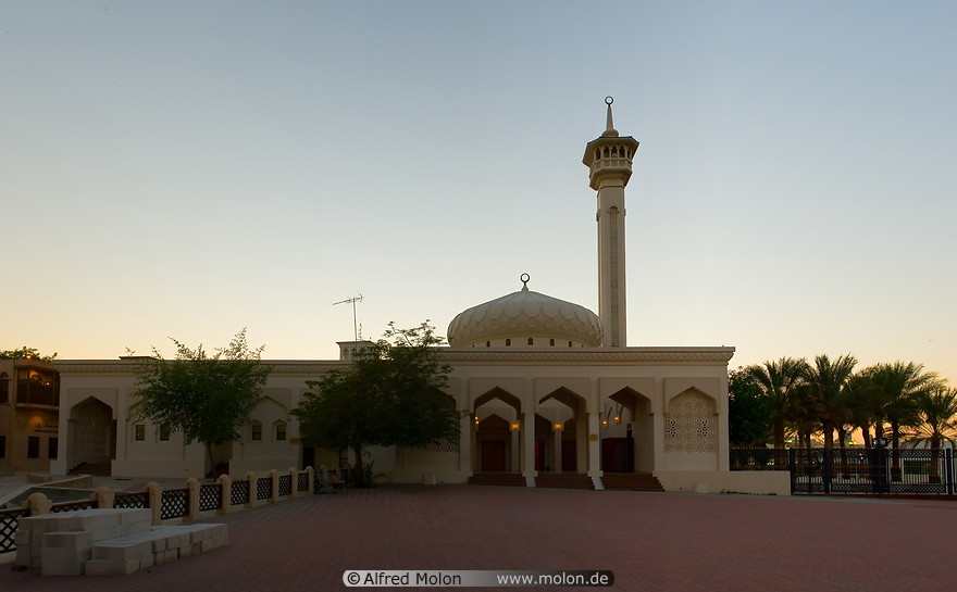 03 Mosque at dusk