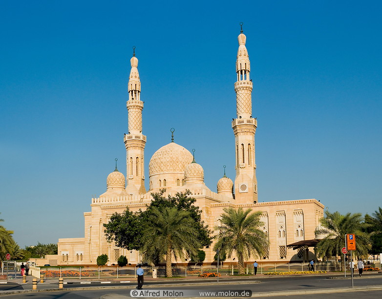 10 Jumeirah mosque