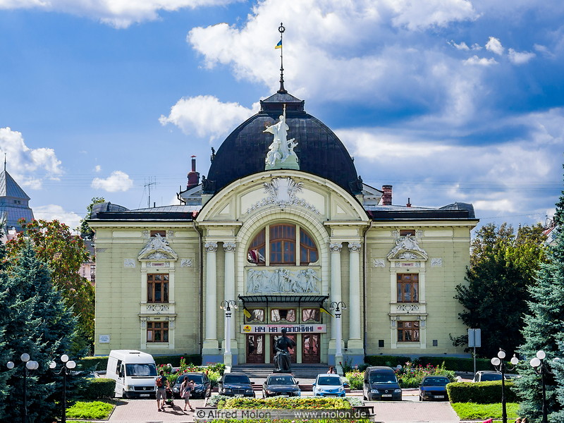 25 Olha-Kobylianska theatre