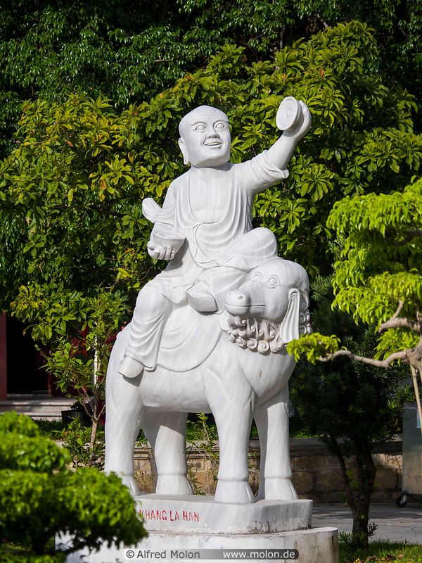 08 Arhat statue