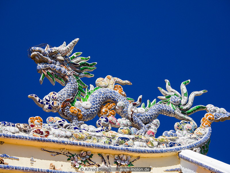15 Mosaic dragon