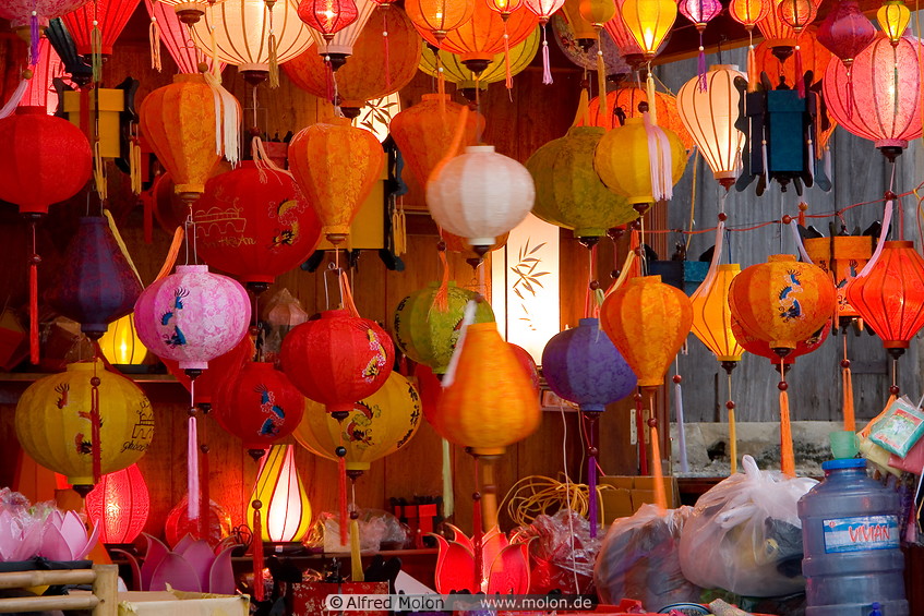 05 Coloured Chinese lanterns