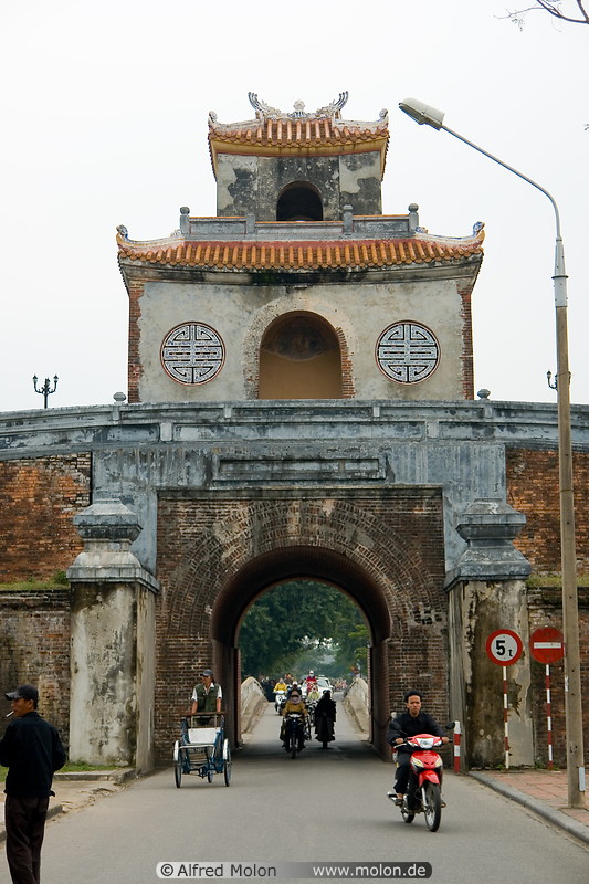 04 Tower and gate