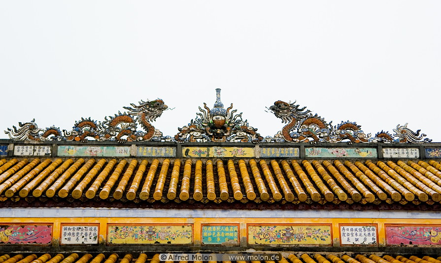18 Thai Hoa palace roof detail