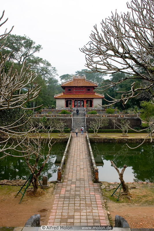 10 Trung Dao bridge and pavilion