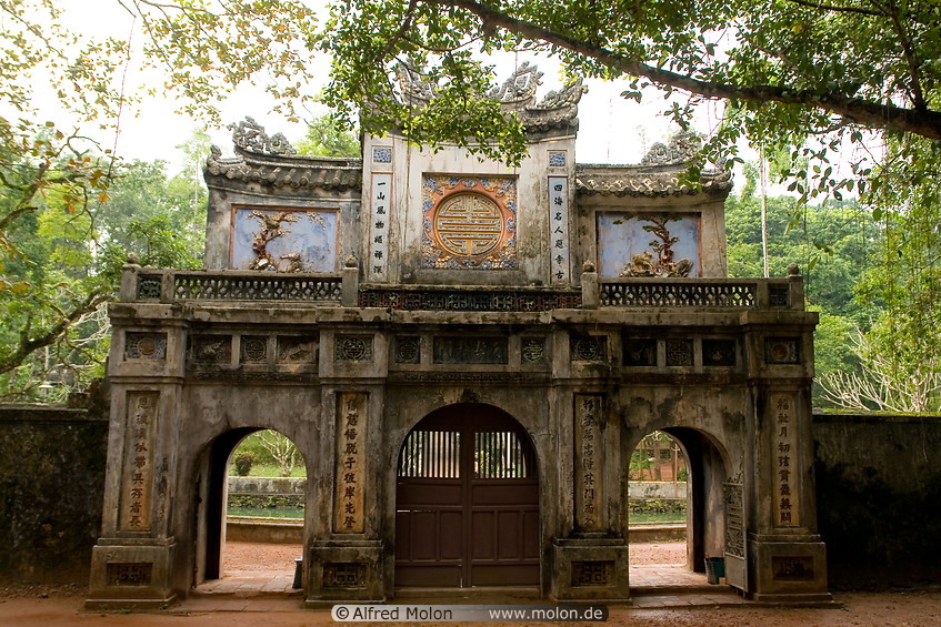 20 Forest pagoda gate