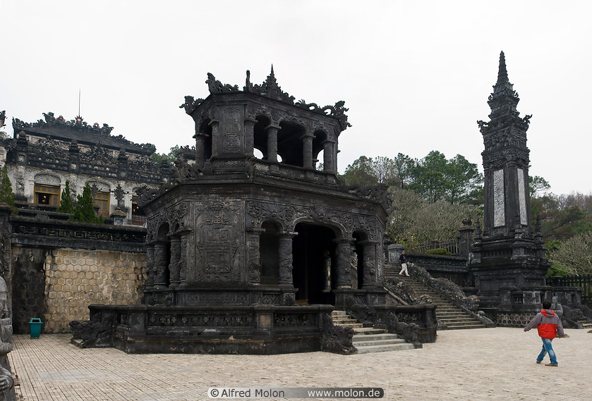 07 Khai Dinh tomb - stele pavilion