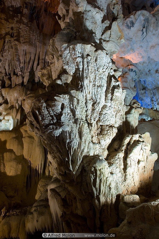 18 Stalactites and other rock formations
