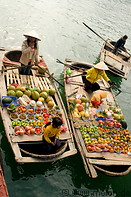 11 Fruits vendors on boats