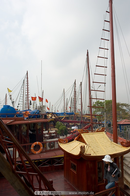 04 Boats in Halong harbour