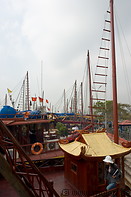 04 Boats in Halong harbour