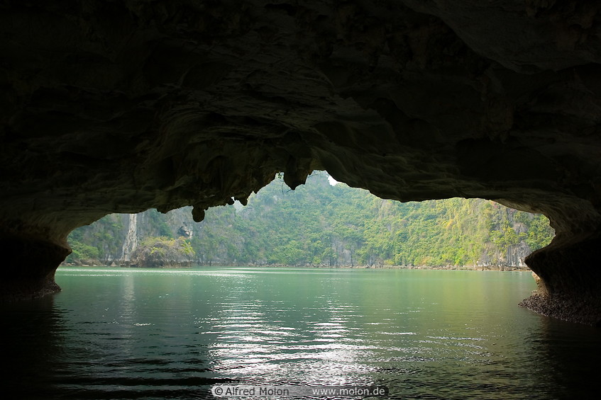 17 Sea passage cave