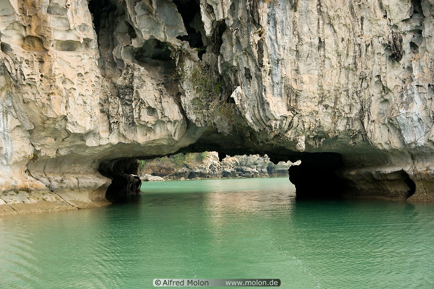 18 Sea passage cave
