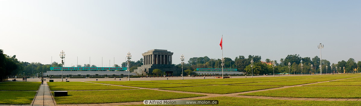 01 Ba Dinh square and mausoleum