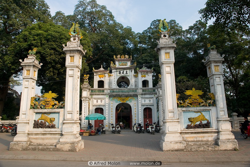 01 Main gate