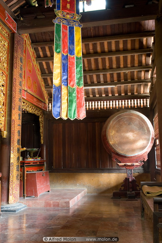 10 Temple interior with drum
