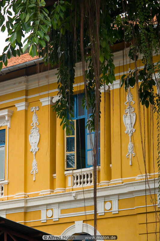 34 Detail of yellow colonial style building