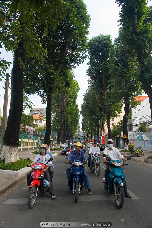 10 Motorbikes on avenue