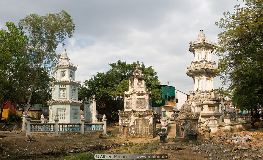 09 Cemetery - Giac Vien pagoda